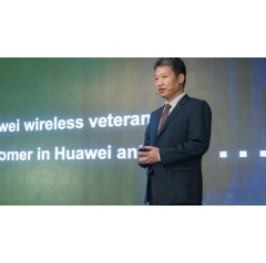 Andy Sun delivers a keynote speech