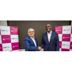 IFCs MD Makhtar Diop with Axis Banks MD & CEO, Amitabh Chaudhary. Photo: JDot/ IFC