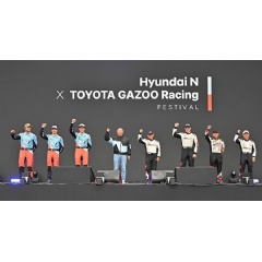 Executive Chair Chung, Morizo and WRC team members together on stage