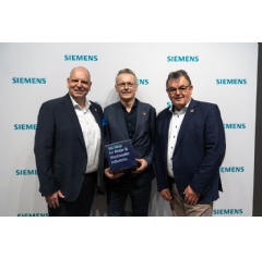 Siemens and O₂ Telefónica Deutschland cooperate (from left): Axel Lorenz, CEO Process Automation, Siemens; Alfons Lösing, Chief Partner und Wholesale Officer, O₂ Telefónica; Herbert Wegmann, General Manager Digital Connectivity and Power,