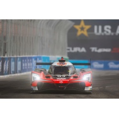 Acura Meyer Shank Racing w/Curb Agajanian, Acura ARX-06, GTP: Renger van der Zande, Nick Yelloly