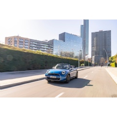 The MINI Cooper Convertible S (04/2025).