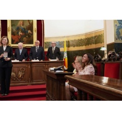 Caption: Esther Kolowitz during the presentation ceremony of the medal and diploma of the Spanish Royal National Academy of Medicine.