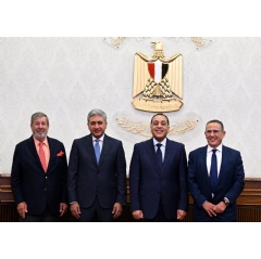Egyptian PM Mostafa Madbouly, Tourism Minister Sherif Fathi, Hossam El Shaer and William E. Heinecke.