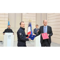 Oleksandr Pertsovskyi, CEO Ukrainian Railways and Henri Poupart Lafarge, CEO Alstom at the official ceremony in the Elysée Palace