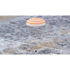 The Soyuz MS-27 spacecraft is seen as it lands in a remote area near the town of Zhezkazgan, Kazakhstan, with Expedition 73 NASA astronaut Jonny Kim, and Roscosmos cosmonauts Sergey Ryzhikov, and Alexey Zubritsky aboard, Dec. 9, 2025.
NASA/B.Ingalls