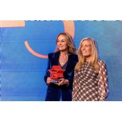 Caption: FCC Group Chairwoman Esther Alcocer Koplowitz received the award from Roc�o Albert, Regional Minister of Economy, Finance, and Employment for the Community of Madrid.