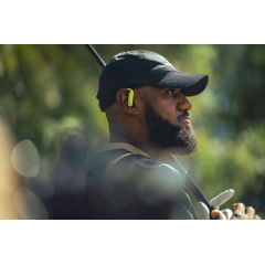 LeBron James
A premium expression of Beats� most advanced innovation shines through in a golf-focused campaign featuring Nike signature athlete LeBron James, who uses Nike x Powerbeats Pro 2 to lock in for a day on the links.