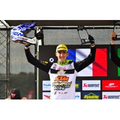 Dunlop riders celebrate EnduroGP success with Geomax EN92
