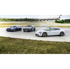 Panamera Turbo S E-Hybrid, Cayenne Turbo GT, Taycan Turbo, N�rburgring Nordschleife, 2021, Porsche AG.... (see complete caption below)
