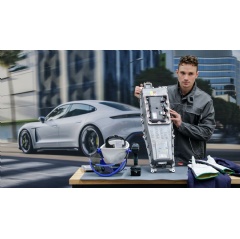 Media workshop HV battery repair, Zuffenhausen 2022, Porsche AG
(see complete caption below)