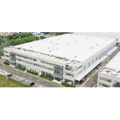 In the plant, a continuous light band more than two meters long is manufactured on a production area of around 12,000 square meters. (Picture: HELLA)