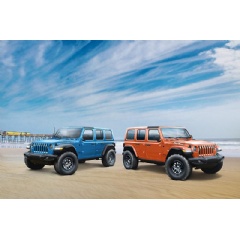 2023�Jeep��Wrangler�High�Tide�(left) and 2023�Jeep�Wrangler��Jeep�Beach� special-edition models