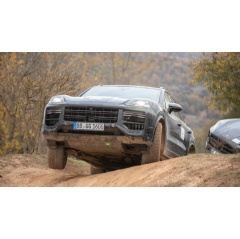 Prototype of the new Cayenne, 2023, Porsche AG