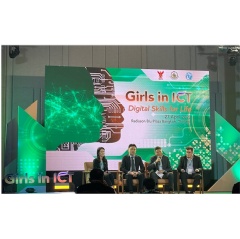 Second from the left: Mr. Woragarn Likhitdechasakdi, CTO of Huawei Thailand Carrier Business