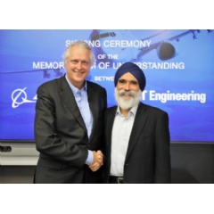 From left: Torbjorn (Turbo) Sjogren, Vice President and General Manager, Government Services, Boeing Global Services; Sarbjit Singh, President, Defence Aerospace, ST Engineering. (Photo: Boeing)