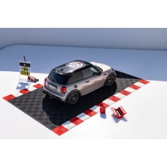 MINI John Cooper Works 3-Door (Fuel consumption combined in l/100km: 7,1-6,8 (WLTP)/ CO2 emission combined in g/km: 162-156 (WLTP)).