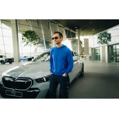 Artist Alex Israel and the new 100% electric BMW i5, inspiration for his AI video installation REMEMBR, to be unveiled at Art Basel in Miami Beach 2023. Photo: Eileen Jordan