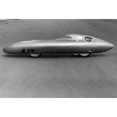 Record-breaking aerodynamics
Gustav Adolf Baumm’s record-breaking bike: The “Baumm flying deckchair.”
Image: AUDI AG