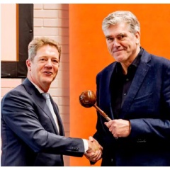 Frank Paauw (right), with Just Spee, who he will succeed as KNVB president KNVB