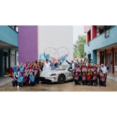 Participants Join the Porsche Ride, Porsche Taycan 4S, Join the Porsche Ride, Malaysia, 2024, Porsche AG
Taycan 4S (2024): Electric power consumption* combined (WLTP) 20.7 – 17.7 kWh/100 km, CO₂ emissions* combined (WLTP) 0 g/km, CO₂ c