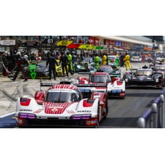 Porsche 963, Porsche Penske Motorsport (#6), Matt Campbell (AUS), Kvin Estre (FRA), Laurens Vanthoor (BEL)