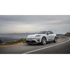 Macan Turbo, 2024, Porsche AG

Macan Turbo Electric: Electric power consumption* combined (WLTP) 20.7 � 18.9 kWh/100 km, CO₂ emissions* combined (WLTP) 0 g/km, CO₂ class A
