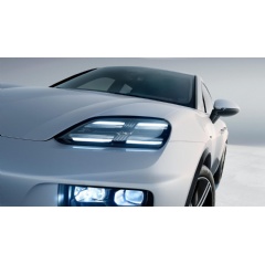 Macan Turbo Electric, 2025, Porsche AG
Macan Turbo Electric: Electric power consumption* combined (WLTP) 20.7 – 18.9 kWh/100 km, CO₂ emissions* combined (WLTP) 0 g/km, CO₂ class A