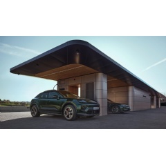 Macan 4S Electric, Taycan Turbo Cross Turismo, Porsche Charging Lounge Leonberg, 2025, Porsche AG. Full image caption at the end.