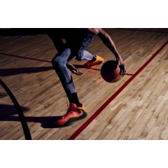 Nike Giannis Freak 7. The design of the Nike Giannis Freak 7 was informed largely by Giannis� hallmark Euro step, prioritizing the traction and containment needed for explosive cuts, starts, stops and lateral movement.