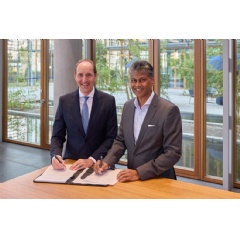 Dieter Vranckx, Chief Commercial Officer, Lufthansa Group (L) and Satya Anand, President, Europe, Middle East & Africa, Marriott International (R)