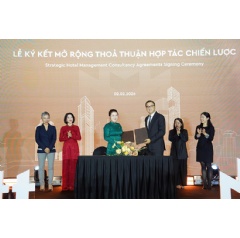 L-R: Nelly Phuong Ta, Head of Hospitality & Entertainment - Masterise Group | Gautam Bhandari, Chief Development Officer, Asia Pacific excluding China, Marriott International